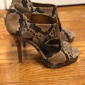 Nine West Faux Snake Skin Pump Size 9